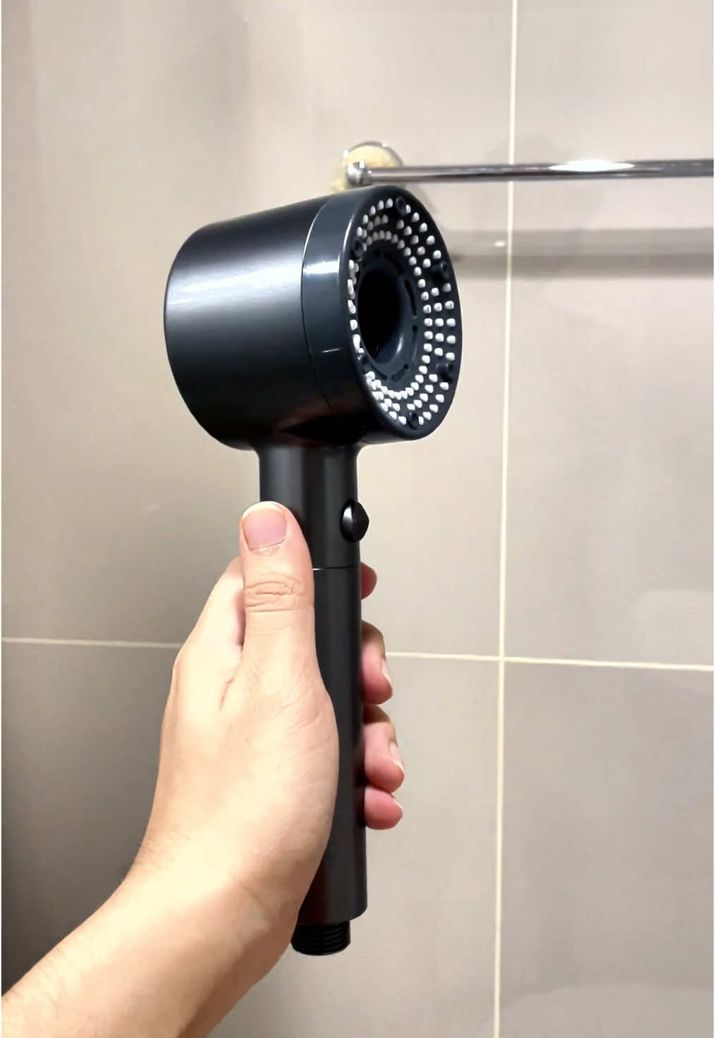 ย้ายกี่ห้องก็ต้องมีจริง 😄  #ฝักบัวอาบน้ํา #ฝักบัวแรงดันสูง #ฝักบัวกรองน้ํา #น้ำในคอนโดไม่แรง #อุปกรณ์ในบ้าน #ห้องน้ํา 