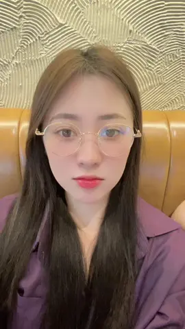 Cô giáo này sáng chủ nhật nào cũng ghé nhà bắt đi cf hết dị @Pủn ♡ 