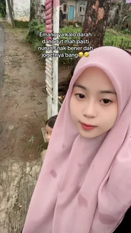 Udah ga harus di tes DNA segala lah ini mah😅😅😅 sedep bner jogetnya bang👼🏻🤣🤣🤭 #bociljoget #jogetkeun #tariksis #lewatberanda #fypシ゚ #fyp #hiburanduluyuu😁😁💃🏻💃🏻 