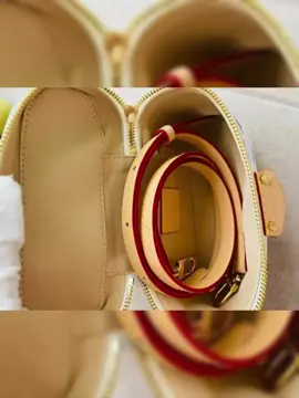 Luxury goods, condense ingenuity, and create a model of luxury. #blue #luxurylifestyle #designervintagefinds #hermesminikelly #hermeskelly25 #fashion