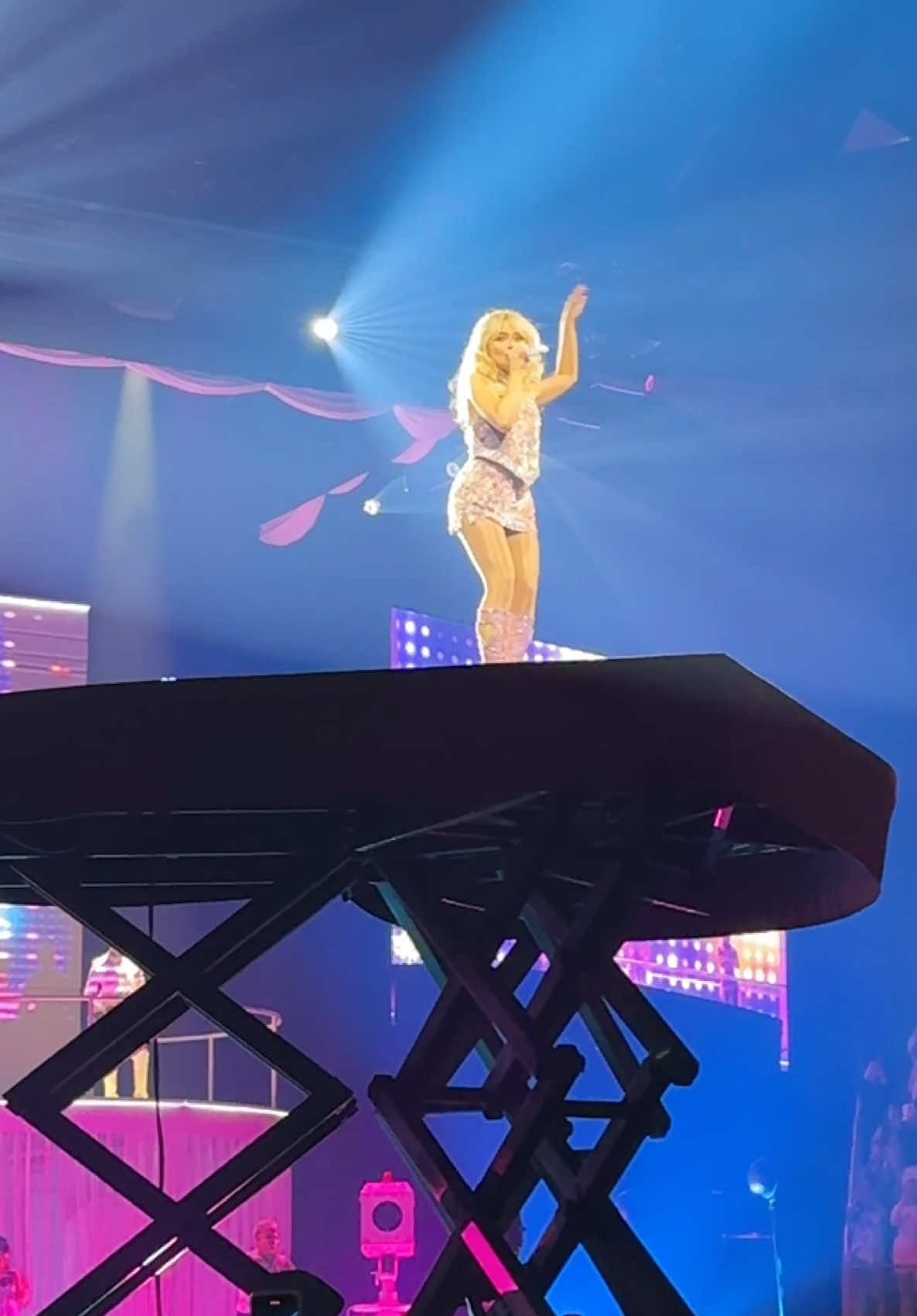 Juno night 1 Short n Sweet London 🇬🇧 #sabrinacarpenter #shortnsweet #london #o2arena #juno 