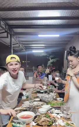 Thi uống nước với c nga Sumo 😂