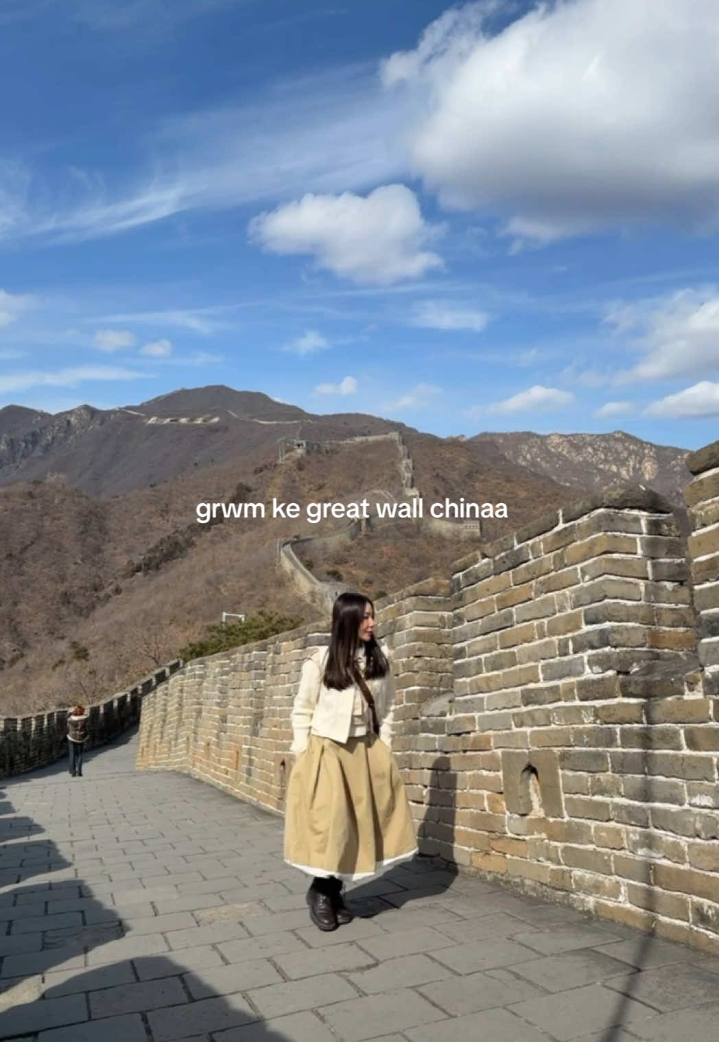 makeup + outfit ke Great Wall kemariin 🧶 pake cashmere hugnya @3CE INDONESIA suka bgt deh 💋 #3CE #3CEIndonesia #3CECashmereHugLipstick #CashmereHug 