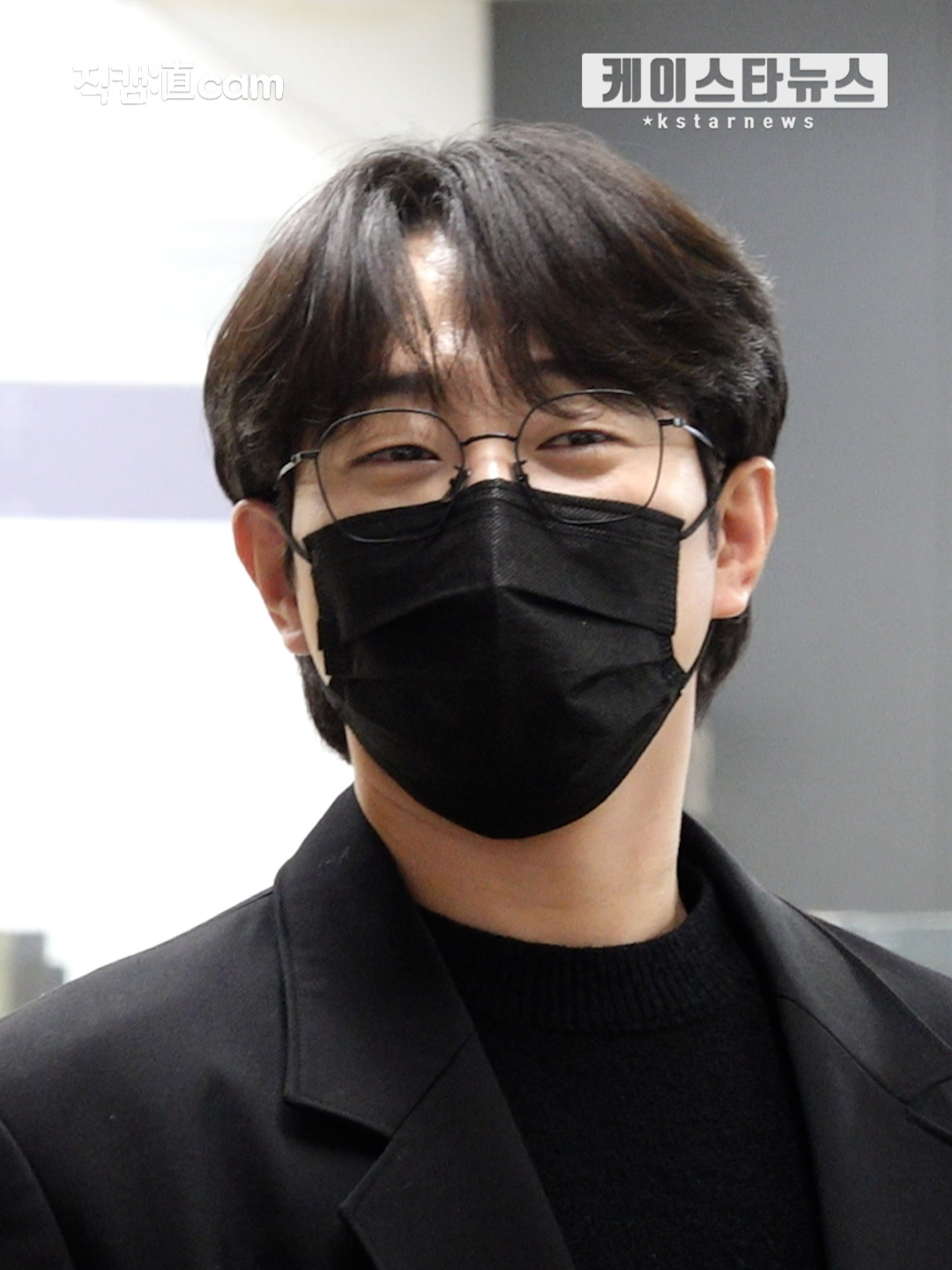 [K직캠] '후니왕자' 안성훈, 빛나는 올블랙 출국길 #안성훈 #후니왕자 #올블랙 #더트롯쇼 #미스터트롯2 #직캠 #케이스타뉴스 #KSTARNEWS #IHQ #SBSM #AhnSungHoon 