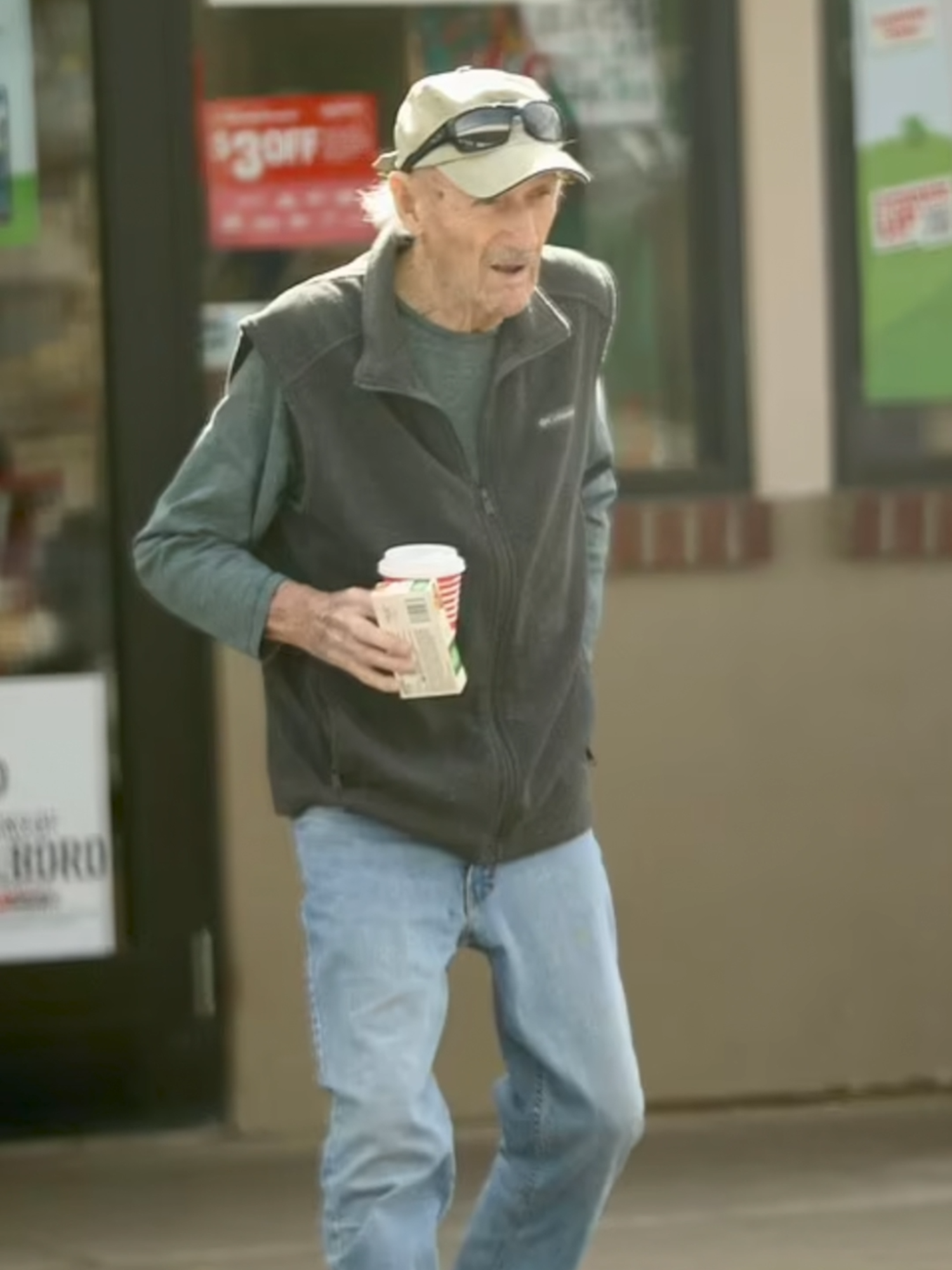 Gene Hackman could not call for help when his wife died because he did not own a mobile phone, a close friend revealed last night. Post-mortem results show the Oscar winner's wife Betsy Arakawa, 65, died on February 11 at their New Mexico home from a flu-like infection caught from rat faeces. Hackman, 95, died there a week later from heart disease, with his advanced Alzheimer's 'a significant factor'. Their bodies were found on February 26. Tom Allin, a long-time friend of the couple, said Hackman did not have a phone and was 'uninterested in technology'. Read more at DailyMail.com #sad #genehackman #wife #phone #help #call 