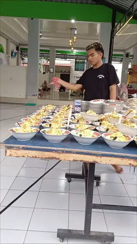 alhamdulillaaa##kulinerjogja #sotoayammadura #fypfiraltiktok🥰 #masukberandafyp #xyzbca #bembemtrimulyo #jalanimogiritimur11 