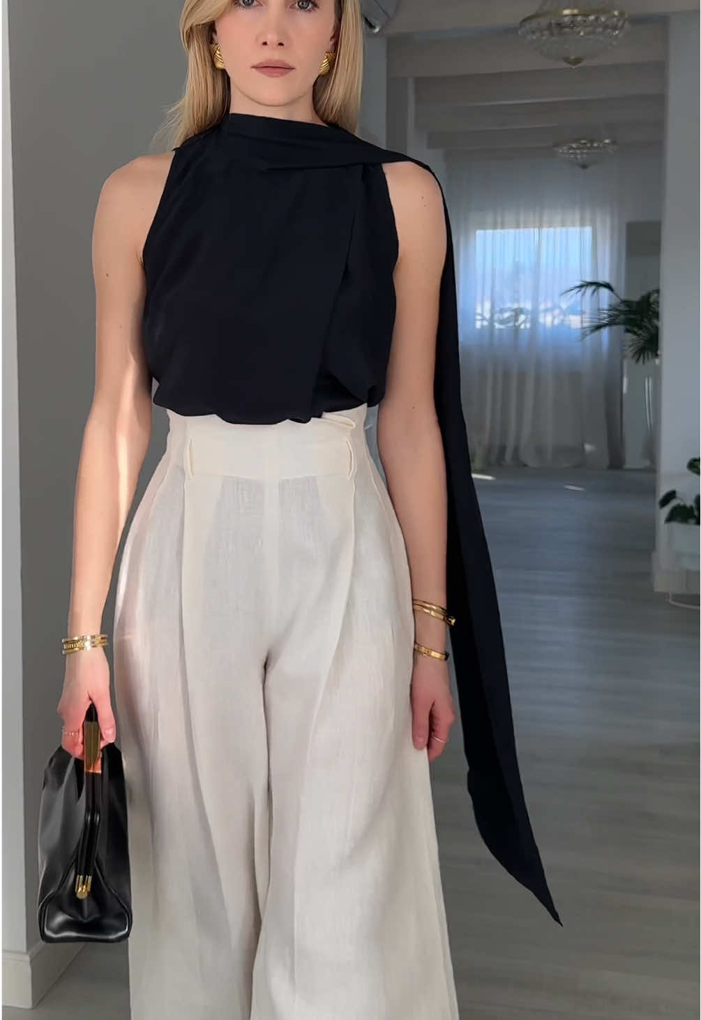 new favourite top to match with these trousers🖤 #scarftop #elegantstyle #elegantoutfit #widelegpants #springstyle #classystyle #classyoutfit #demellierlondon #oldmoneyoutfits #revolvehaul #massimodutti #oldmoneystyle 