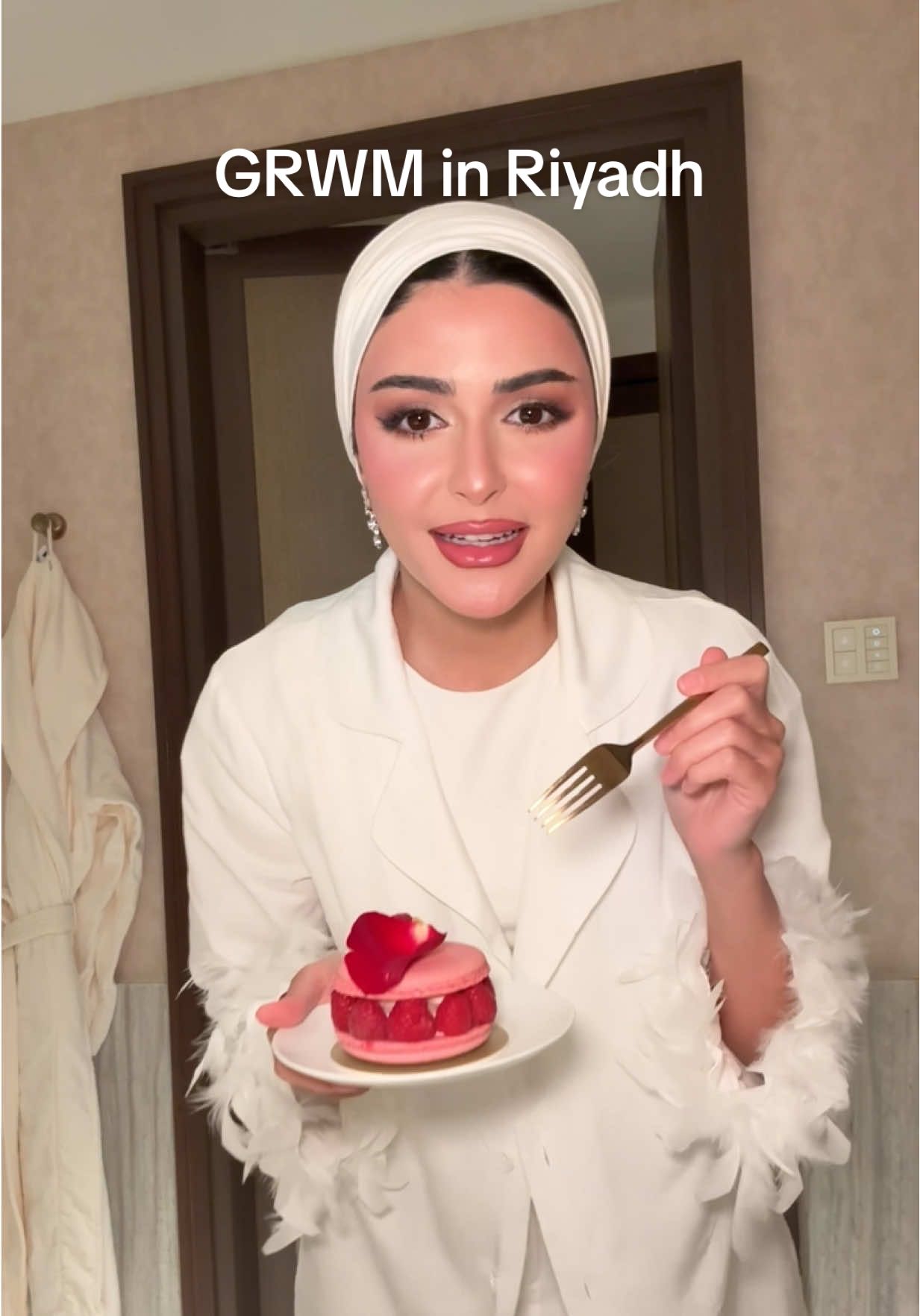 خلونا نجهز بفستان كوتيور مستوحى من الثوب النجدي في الرياض! لحفل جميل جداً 🇸🇦❤️ مع دار الهنوف  وفنون التراث 