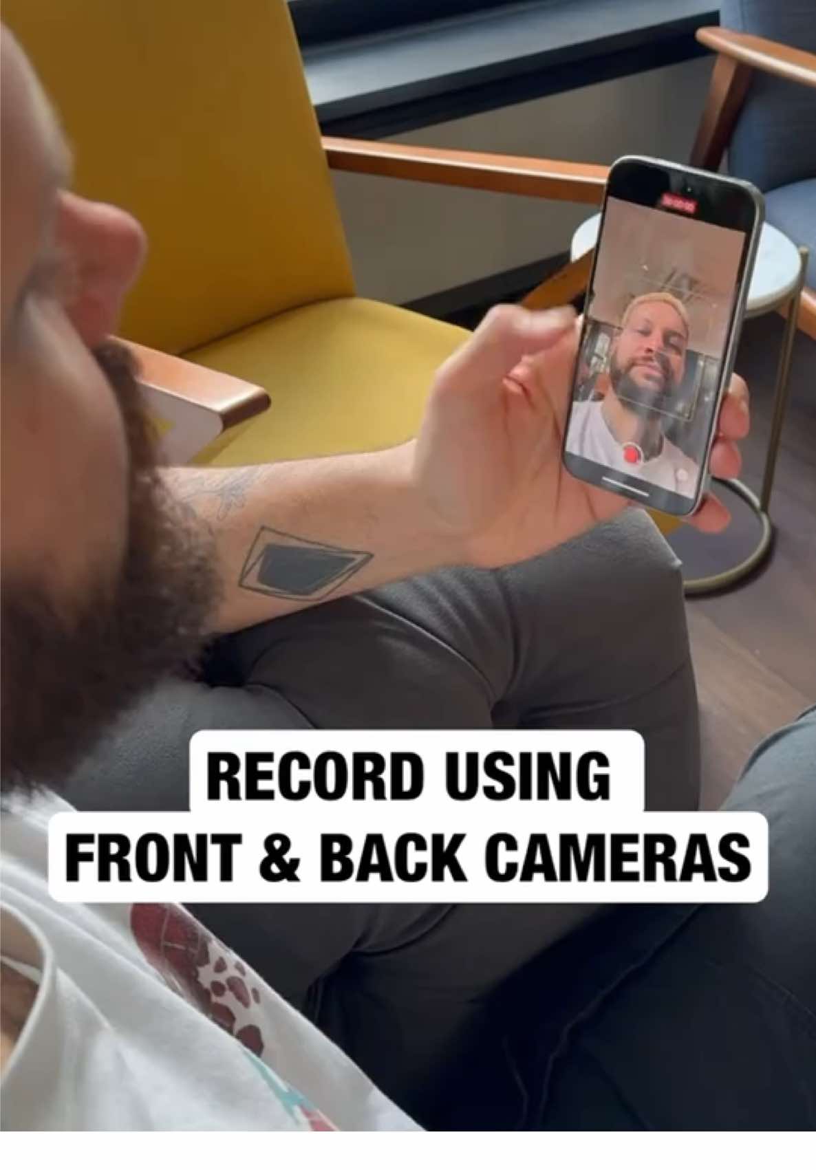 How to record with both cameras simultaneously on your iPhone#videocreator #editinghacks #iphone #dualcamera