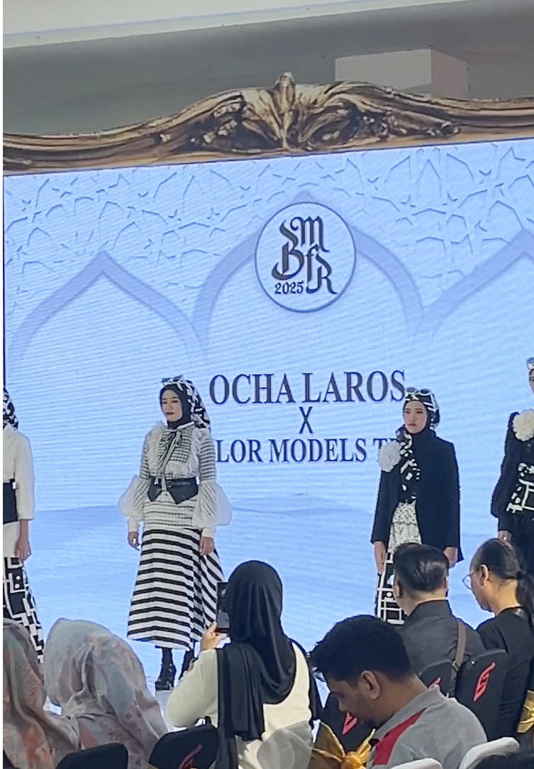 Batu Moslem Fashion Runway🔥❤️#fashion #fashionshow #muse #musehijab #models #modelling #modellingschollmalang #Runway #catwalk #fyp #fypage 