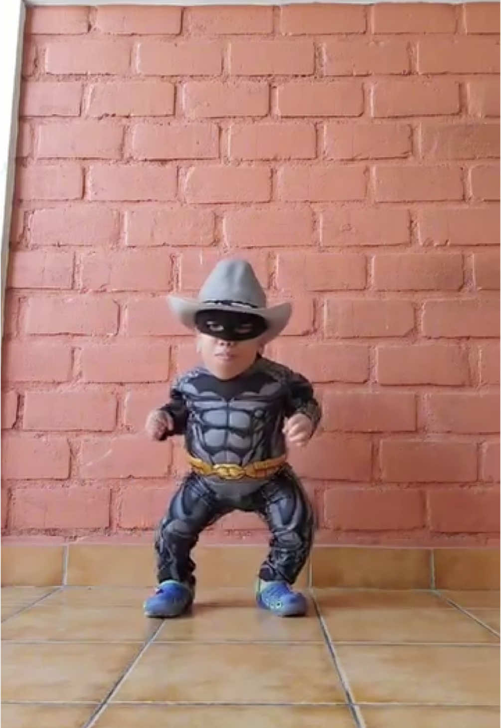 lil buddy got moves 🕺 (song: ilyTOMMY - pretty ho3) #ilytommy #explore #explorepage #underground #undergroundrap #undergroundmusic #fyp #fypシ #fypage #fypシ゚viral #fyppppppppppppppppppppppp #littlepeople #littleperson #plaqueboymax #xaviersobased #dance #meme #funnyvideos #rap #tiktoker #tiktok 