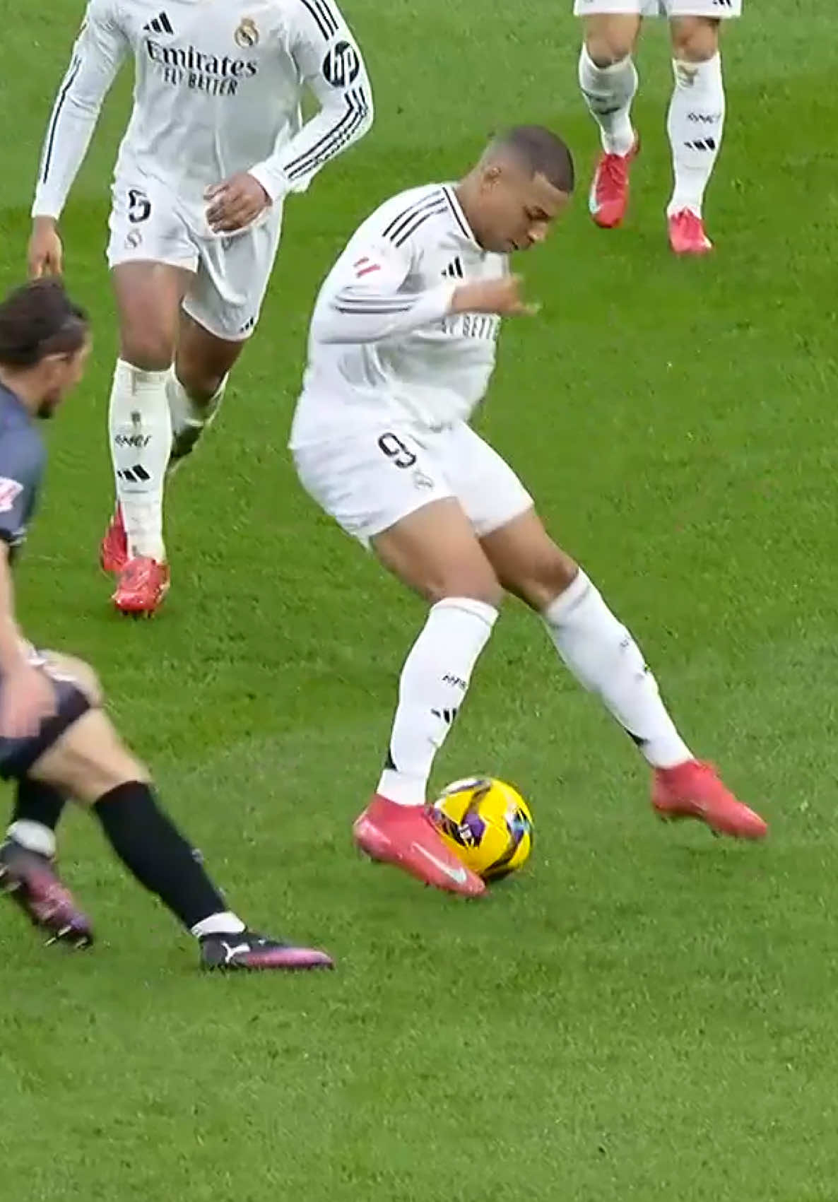 🕺⚽️ dancing with the ball! #Mbappe #RealMadridRayo #LALIGA #LALIGAEASPORTS #LALIGAHighlights #DeportesEnTikTok