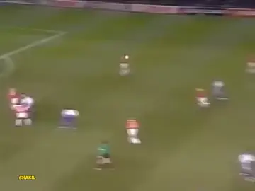 Bati-goal at Old Trafford: Batistuta’s thunderbolt shook Man Utd and proved pure striking genius. ⚡🔥