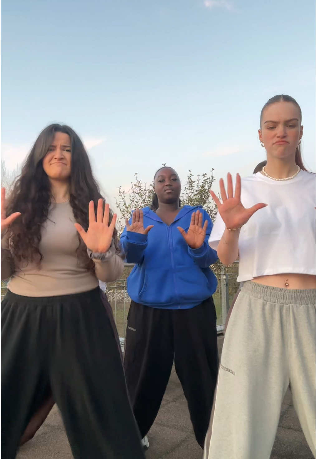 Slow down 🤯  dancer: @Sinem.RA @Binta.RA  @Sophia.RA @Marie.RA @Mayleen.RA  #dc #dance #tiktokdance #tiktoktrend #dancechallenge #tiktokchallenge #dancetok #gaspedal #slowdown 