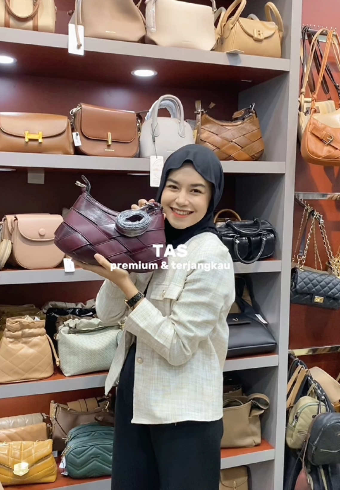 surganya para wanita buat hunting baju raya di @Moozee.co 🕌🤎 apalagi disini kamu bisa berkesempatan dapatin sepeda listrik hanya dengan belanja minimal 300k😱 kamu bisa tonton videoku sampe akhir yaaa!! #fashion #OOTD #moozee #pasuruan 