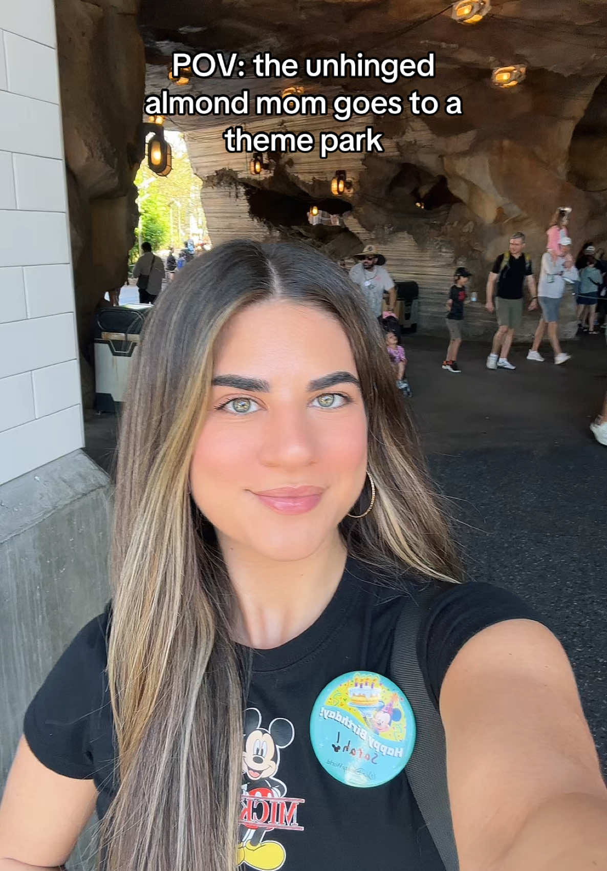 I wish my kiddos were healthy like their mama! 🤦🏻‍♀️ #pov #crunchymom #almondmom #whatiate #disneyworld #hollywoodstudios @Disney Parks 