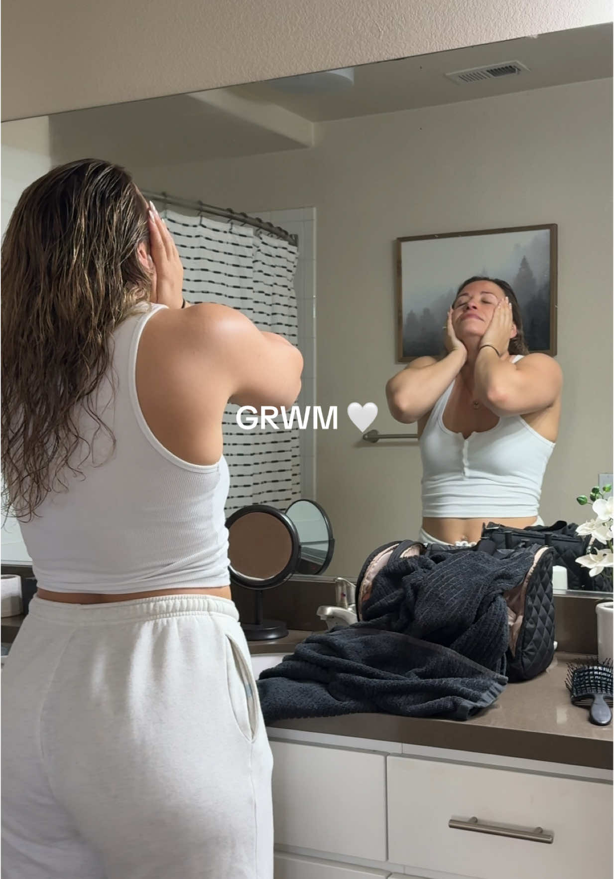 Any recommendations for a daily SPF that doesn’t make your face & makeup look greasy lmk 🥲😫 #foryou #fyp #fitmom #grwm #viral #trend 