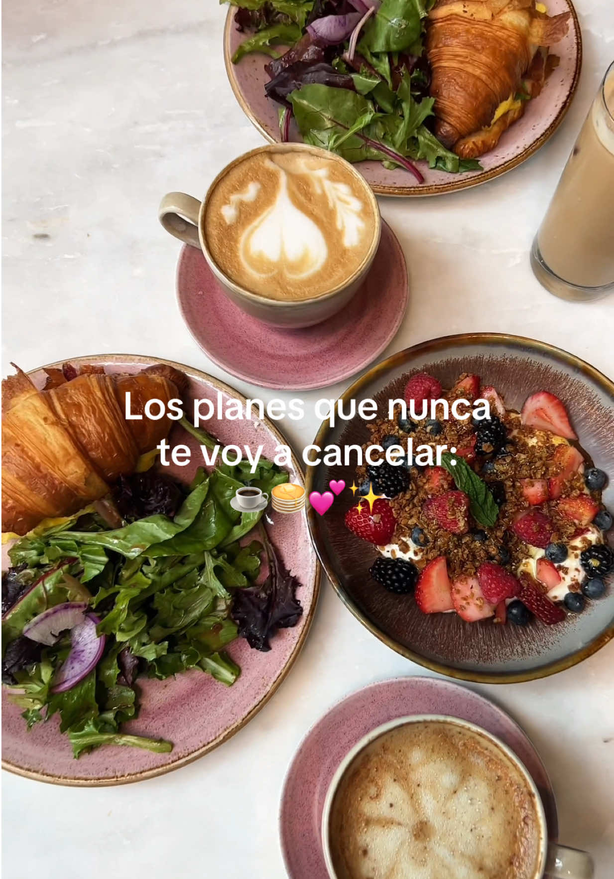 Vamos por café? Yo: 🏃‍♀️🏃‍♀️🏃‍♀️🏃‍♀️ 