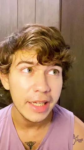PARAR DE USAR SHAMPOO? Pode não! Nosso couro cabeludo é uma pele que precisa ser higienizada. Então se o shampoo que vc usa está deixando seu cabelo ressecado, quem sabe optar por usar shampoos sem sulfatos não venha a calhar hein? Os shampoos da @lola from rio e @Widi Care recomendo DEMAIS! #fy #shampoo #lolacosmetics #lowpoo #cabelocacheado #cacheado #projetorapunzel #humor 