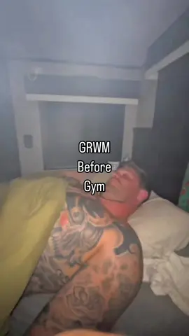 💤Getting up is always the hardest part. Don’t make it complicated. 💪🏻 • • • • #earlybird #creatureofhabit #routine #athlete #Fitness #workout #fyp #pet 