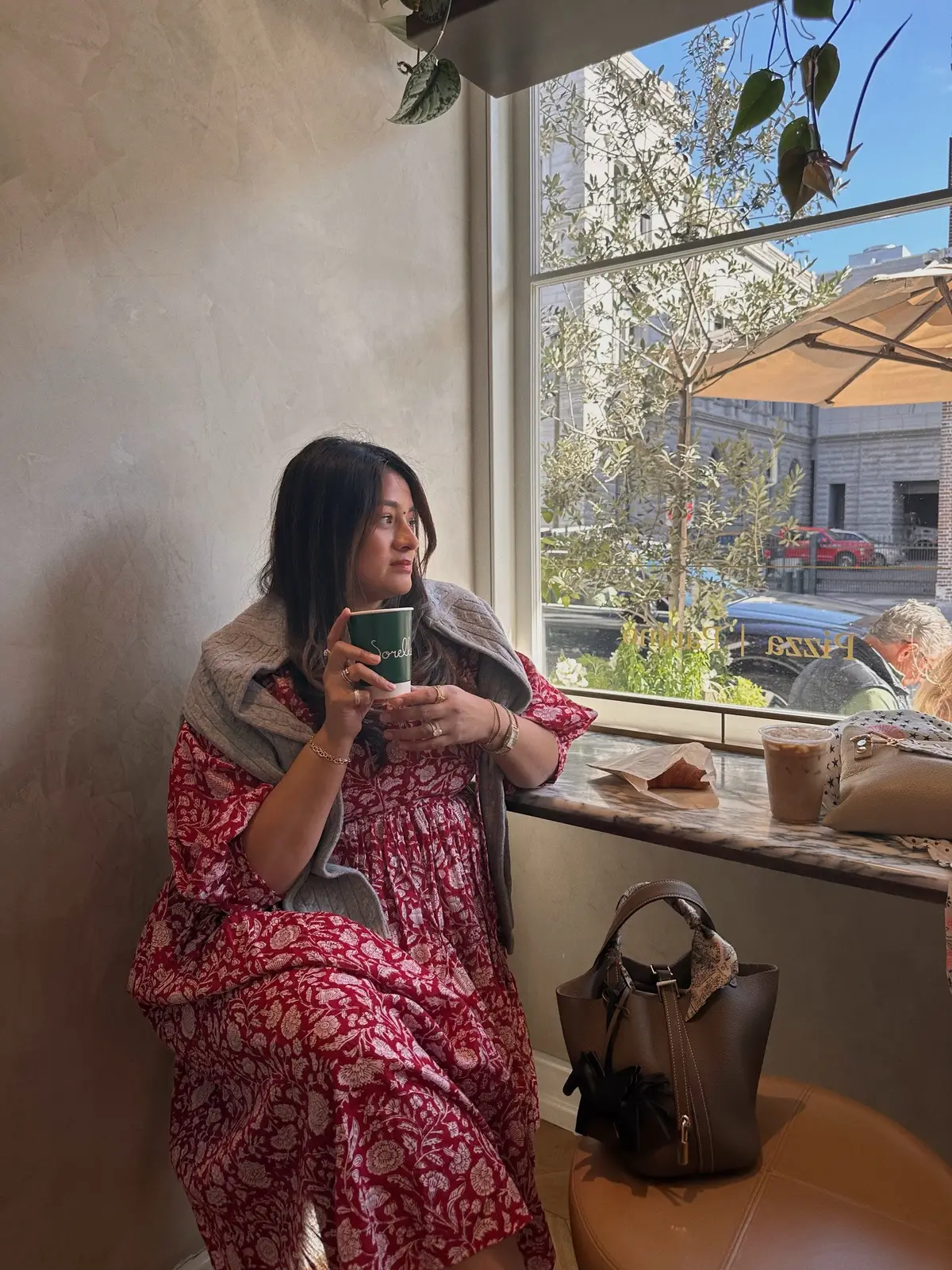 Charleston is always a good idea ✨☕️🎀👗💐🧺🤎 Places we went to: 1. for brunch Park & Grove 2. for coffee Sorelle   3. a little shopping The Little Market  4. we wanted to go to @Franklin&Rose again, but it was sadly closed 😭  5. Kings St. for a little more shopping 😉 . . . . #charleston #charlestonfoodie #charlestoncoffeeshops #charlestonblogger #slowliving #slowlifestyle #cottagecoreaesthetic 