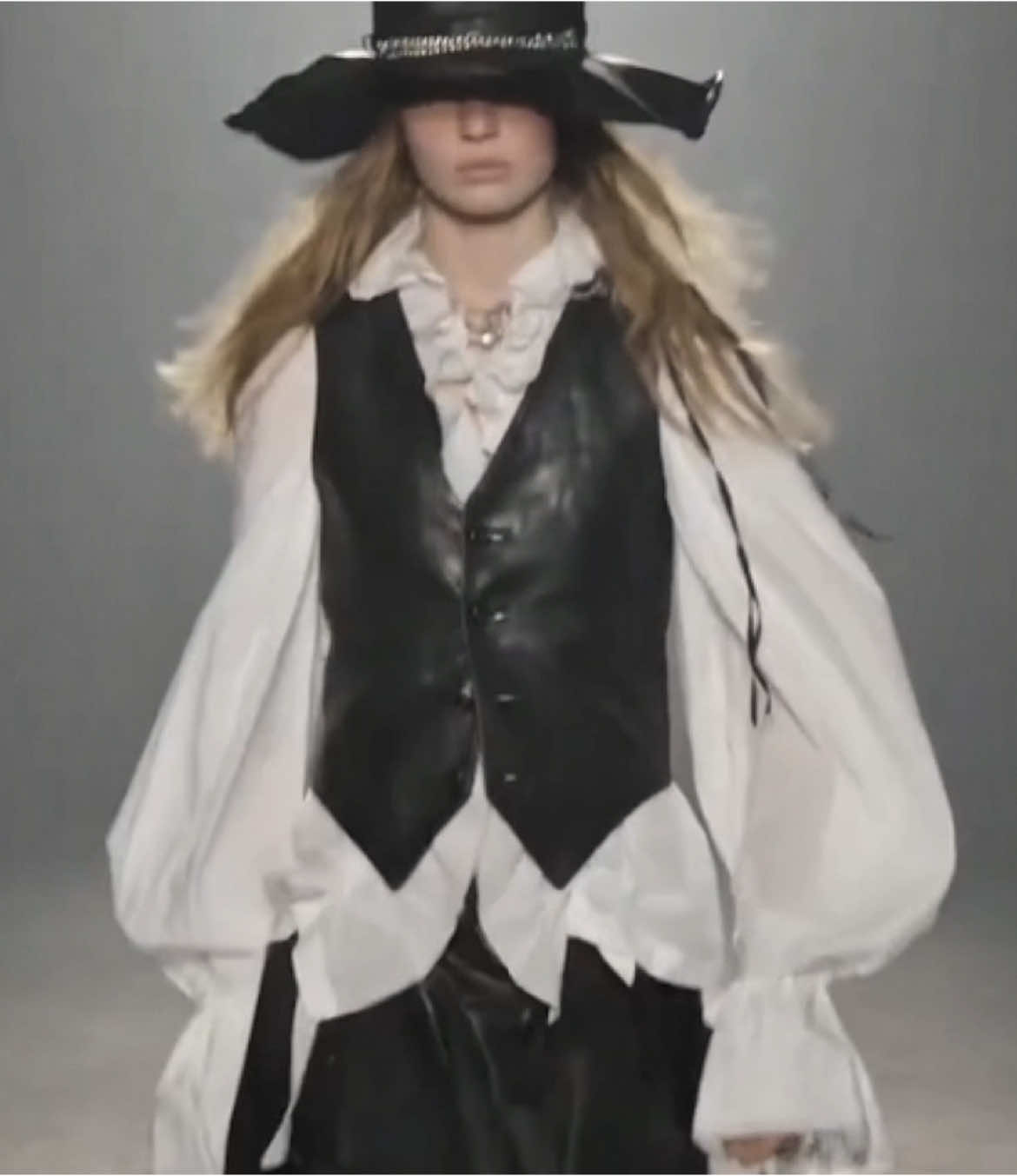 #anndemeulemeester fw 2025 #Runway  #fashion #catwalk #archivefashion #avantgarde 