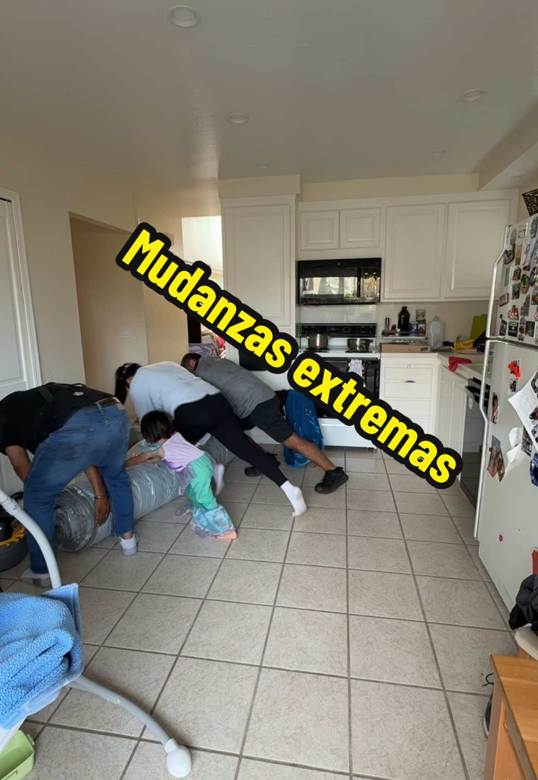 Empacando un colchón king size al vacío #mudanzainternacional #mudanzas #regresaramexico #funnymoments #funnyvideos 