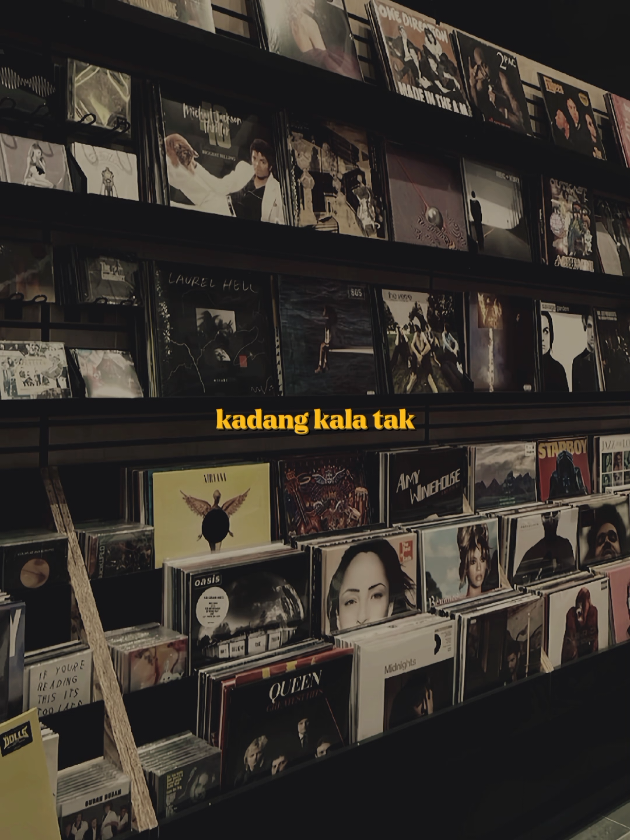 kita hanyalah manusia 🎶 Pelukku Untuk Pelikmu - Fiersa Besari #fyp #foryou #foryoupage #lirik #liriklagu #music #armkmai #templatecapcut #CapCut 