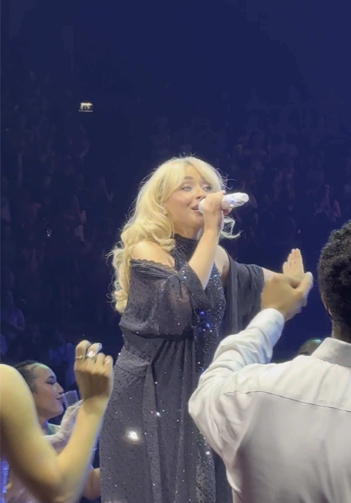 Sabrina Carpenter - London night 2 surprise song🤩 #sabrinacarpenter #o2london #shortandsweet @Sabrina Carpenter 