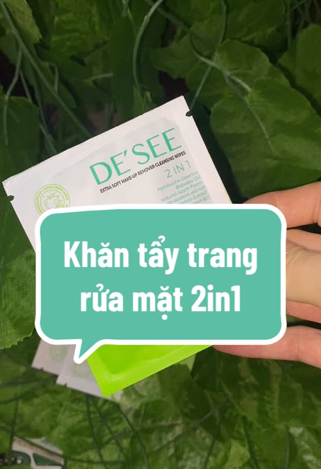 Giải pháp cho bà nào hay makeup mà lười tẩy trang nè 😂 #desee #duocmyphamdesee #khantaytrangruamat2in1 