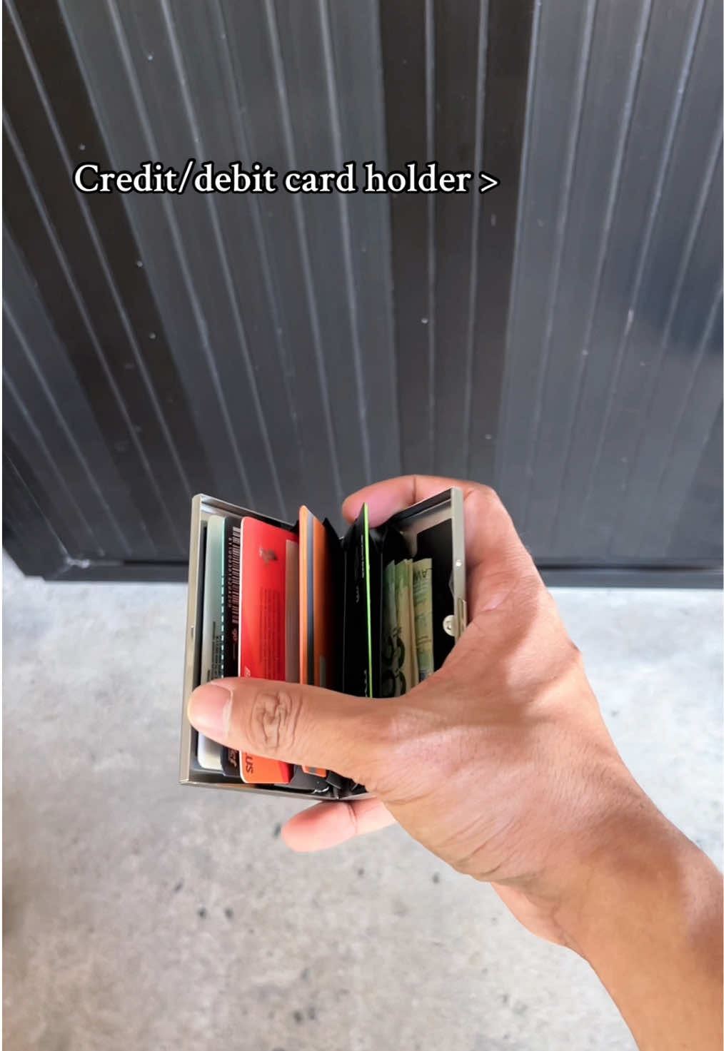 Metal card holder #wallet #cardholderwallet #cardcase #cardholder #walletformen #menswallet #slimwallet #metalwallet #creditcardwallet  #cardwallet #licenseholder 