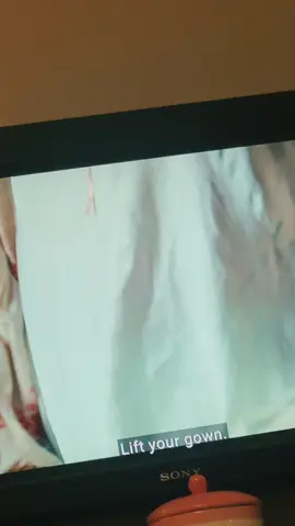 I didn’t know belly buttons like this exsisted LOL lookin like pig n a blanket #1923 #paramountplus #duttonranch #bellybutton #innie #outtie #fyp 