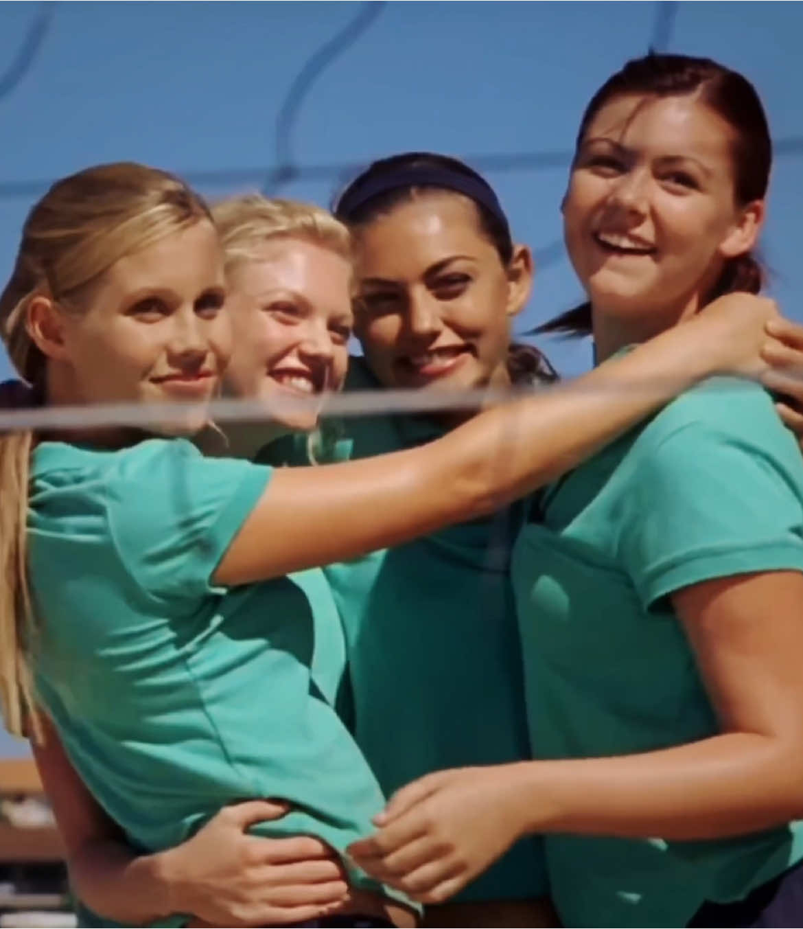 Need a friend group like theirs #h2o #h2ojustaddwater #nostalgia #childhood #aussietv #2000s 