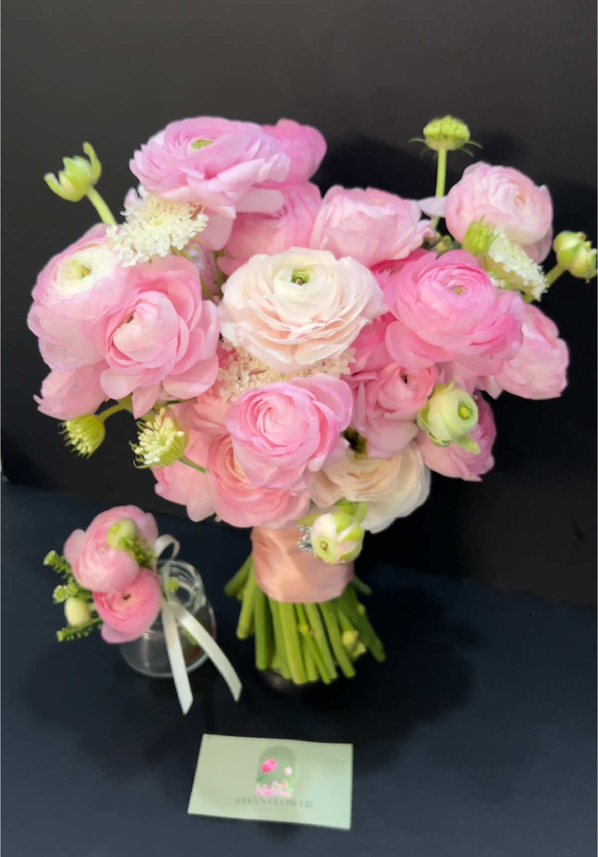 Mao lương hồng, em mún lấy chồng ☺️ Bó này mà quay ban ngày chắc đẹp xỉu 🫠 #ilovetiktok #chanflower #hoatuoi #linhlan #hoacuoilinhlan #hoacuoicallalyli #hoacuoi #hoacamtaycodau #hoacuoisomotthitruong #hoacuoitulip #hoadalanhuong #tulip #hoacuoitulip #callalyli #hoacuoicallalyli #hoacuoicaocap #rose #hoahong #hoacuoihoahong #hoathacdo #hoacuoithacdo #wedding #weddingbouquet #weddingplanner #trending #xuhuong