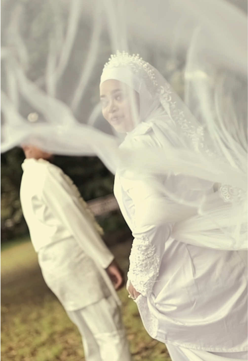 Allahumaa baarik✨  gabisa move on dari moment akad nikah bulan kemarin🥹🤍 bismillah, see u april!🤍 #HUntforDIvinelove #akadnikah #masjidrayasabilalmuhtadin #melayuattire #adatmelayu #banjarmasin #pernikahan #weddingdream #videoakad #weddingnasheed #wedding #allahumaabaarik 