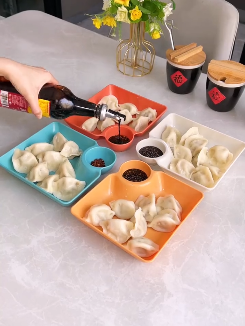 Piring Makan 2 in 1 Tempat Saus Kecap #piring #piringmakan #piringplastik #fypシ゚ #fyp