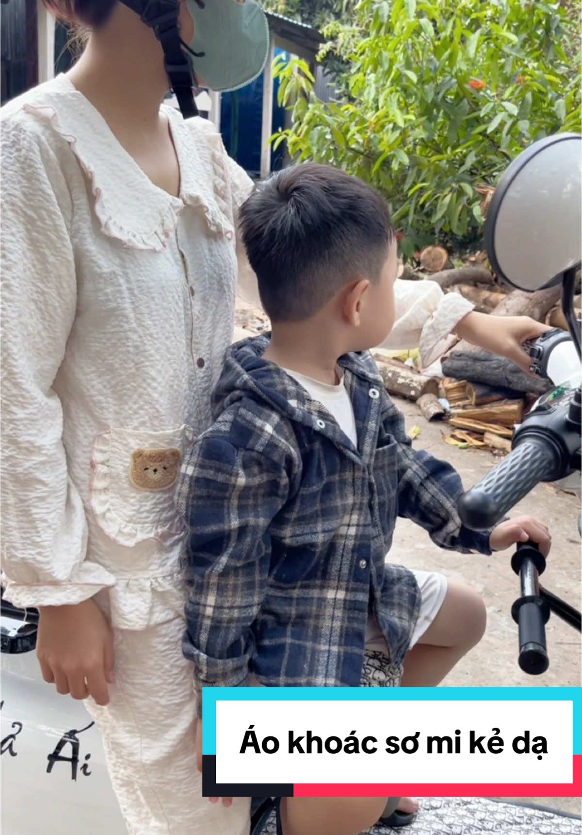 Chời ơi chất vải siêu đẹp . Mẹ con tui mặc cập cưng xỉu #mebimreview #mebimsua #aokhoacsomi #aokhoacsomikeda  @Ngọc Hân {Mẹ Bé Bơ}  @Ngọc Hân {Mẹ Bé Bơ}  @Ngọc Hân {Mẹ Bé Bơ} 