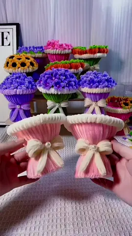Cute flower basket tutorial #handmade #DIY #handmadegifts #handmadecraft #gift #flowers #craft #diyproject #diyfashion #diycraft #tulips #foryou #tiktok #diystufftomake #handcraft #TikTokCrafts #bouquet #DIYCrafts #flowerlovers  #pipecleanerart #pipecleanerflowers #uktiktok 