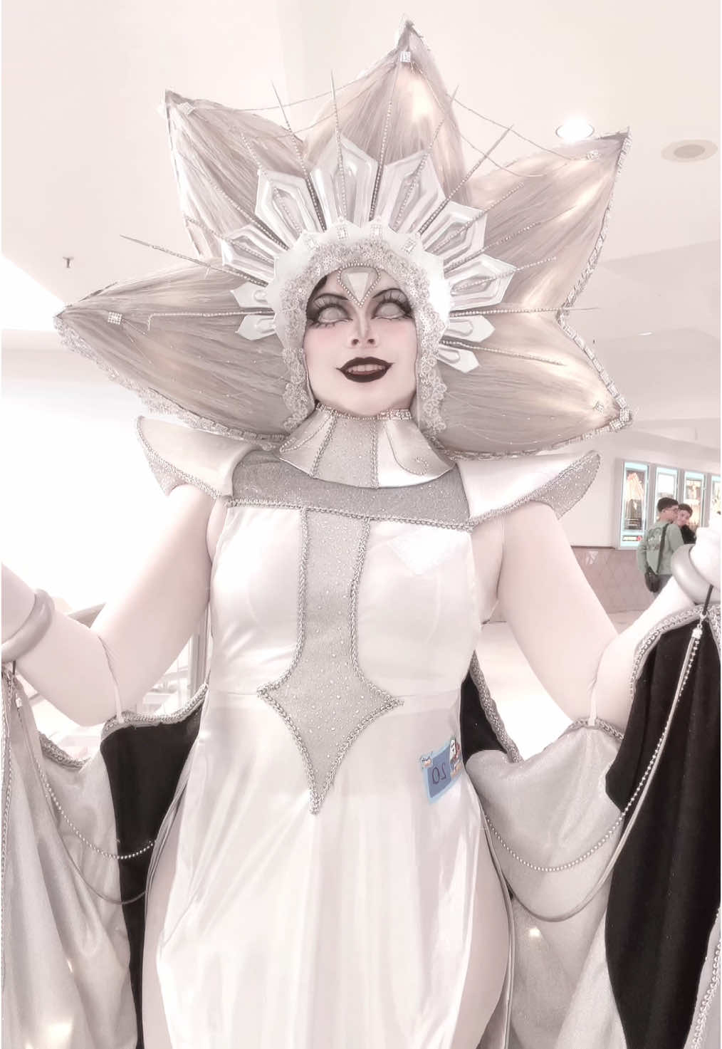 I tried to have “murder” eyes but idk if i achieved it 😔🤣 #stevenuniverse #whitediamond #rebeccasugar #stevenuniversefuture #pinkdiamond 