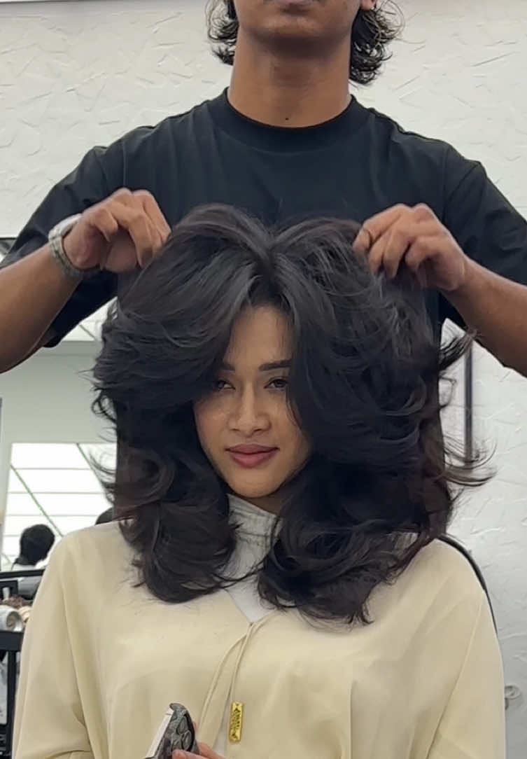 Beautiful person with a beautiful butterfly haircut 🥹 🦋  Comment for next video  What do you think?  Dont forget to book your raya hair appointment!  #butterflycut #blowthisuptiktok✅🔥💯 #fyp #women #hairfasion #hairtok #fypシ゚viral #saloon #butterflyhair #fyppppppppppppppppppppppp #exploremore #womenhairstyle #90s #layerhaircut #volumehair #shortgirl #girlssupportgirls #hair #trending 