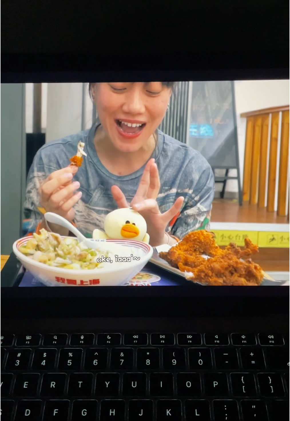 Cuma nonton food vlogger kok, tapi nontonnya kak Ia yg kadang merangkap jadi motivator juga🥲 #riasw #katakatamotivasi 