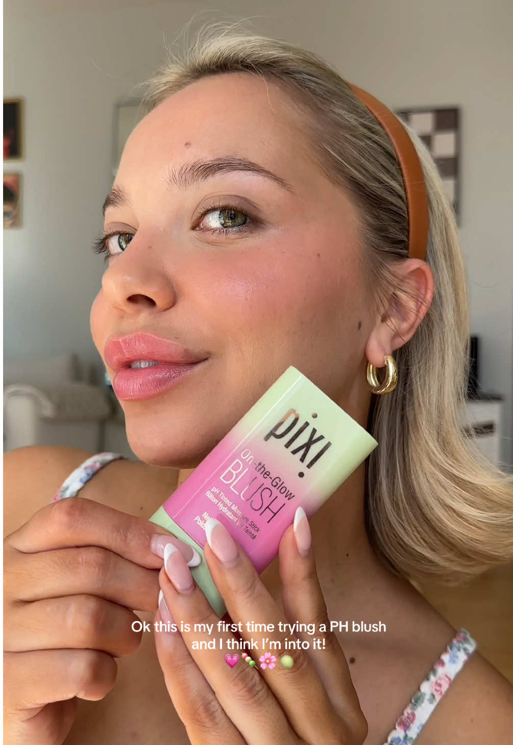 Perfectly pink cheeks! Yes please🩷 @Pixi Beauty #phblush #pinkblush #blushstick #makeuphacks 