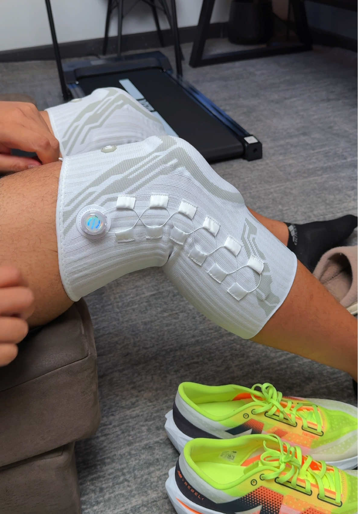 ได้ของมาใหม่ ถูกใจเหมือนเดิม 😍🏃🏻🌿 Kuangmi™ Smart Knee Brace: สนับเข่าที่ปรับความกระชับได้อย่างแม่นยำ😍  📌พิกัดตะกร้าหน้าโปรไฟล์หมวด gadget!! #run #Running #kneebrace #ออกกําลังกาย #สุขภาพดี 