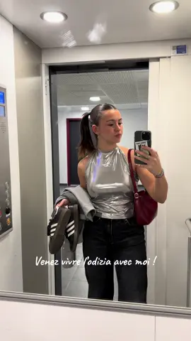 Merci à la team @ODIZIA pour cette super expérience et ce week-end de fou ! C’est une expérience qui se vie aussi bien seule qu’accompagnée alors n’hésitez pas 🌸🌸  #odizia #house #aixenprovence #festival #seule #soloconcert #aix #benevoles @Carlota Villa Lopez 