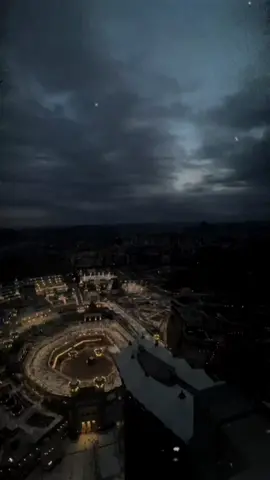 Main Sadqay Ya RasulAllahh . . #CapCut #Islam #makkah #atifaslam #explore #fyp #viral #trending #foryou #foryoupage #prophetmuhammadpbuh #prophetmuhammad #khanakaba #madina #beautyofislam #Ramadan #choasmind_shh 