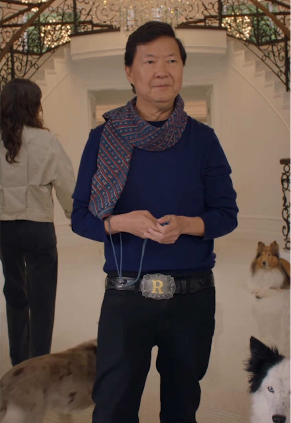 sorry, frank. roman is the undisputed alpha 😎🐶 watch #animalcontrolfox on @hulu now before the SEASON FINALE this thursday on #FOX! #joelmchale #kenjeong #dogs #dogtrainer #animals #dogsoftiktok #comedy #whattowatch #hulu