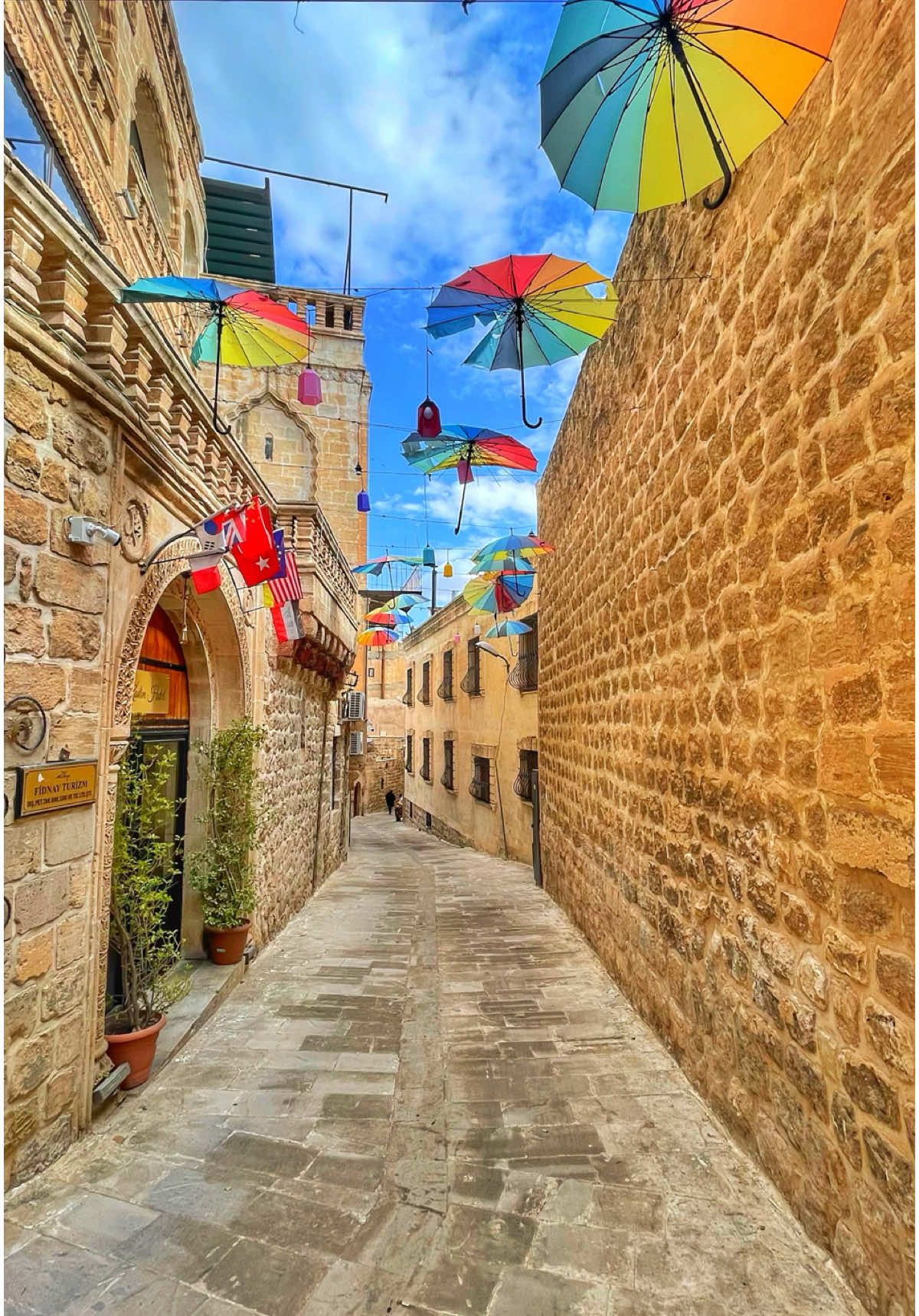 MARDİN SOKAKLARI ❤️ #mardin #arkeoloji #gezi #travel #midyat #tarih #arte #arthistory #art #architecture #kızıltepe #archeology #fyp #ancient  #sanat #visit #sanattarihi #traveller #eskimardin #antique #History #turkey #nusaybin #photo #derik #türkiye #travelphotography #seyahat #photo 