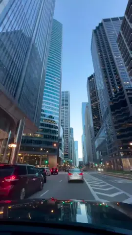 Chicago is a winter wonderland this season ❄️🤍☃️✨ the snowfall was really heavy at night—winter magic at its best ❄️🌨️✨ 📍Wacker Drive Chicago IL 🇺🇸 #chicago #downtown #chicagodowntown #chicagoarchitecture #chicagoblogger #reelsinstagram  Chicago, travel Chicago, nightlife, night drive, snowfall, winter in Chicago, snow-covered streets of Chicago, snowstorm, DuSable Bridge, Michigan Ave, Trump Tower Chicago, London House Chicago, city lights
