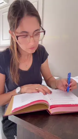 Comenta QUERO que te envio o link do devocional! Você também encontra o link na minha Bio! #devocional #devocionaldiario #devocionalmulheres #devocionalparamulheres #livrocristao #fé #oracao #deus #comprasonline 