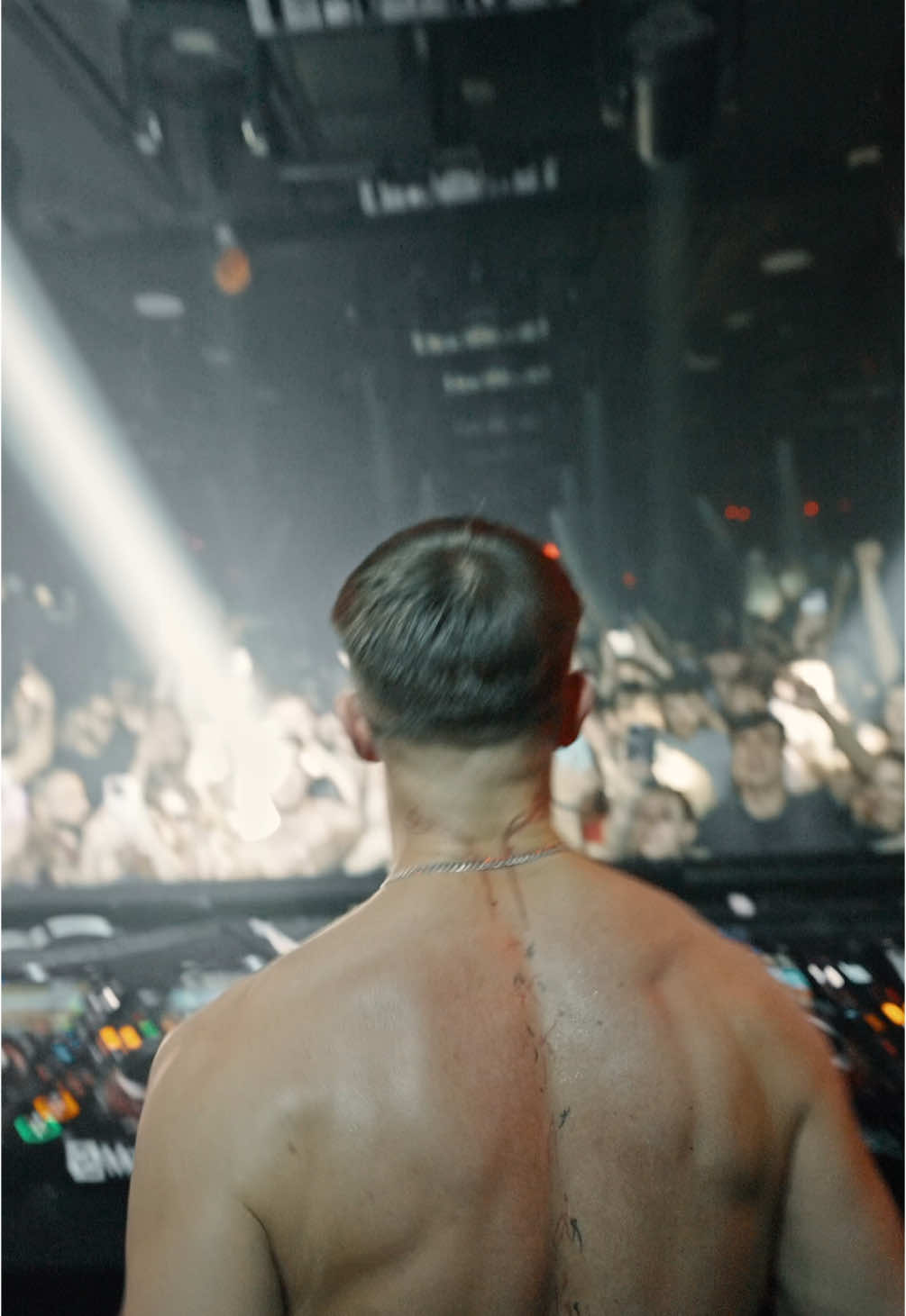 BABY JOIN ME🗣️❤️‍🔥 #azyr #nopartylikeanazyrparty #mondodisko #hardtechno #technotok #schranz #fyp 